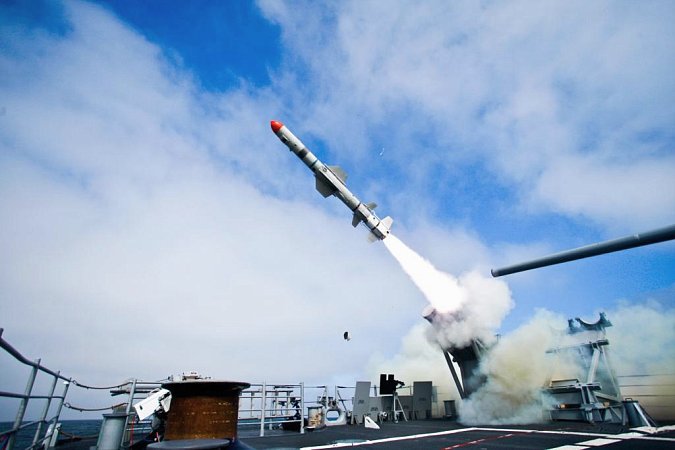 Запуск противокорабельной ракеты Harpoon Block.II